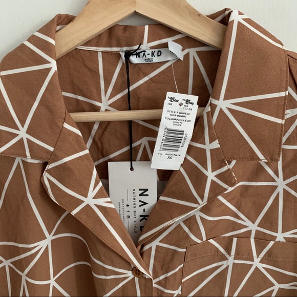 NA-KD - NWT - Oversized Geometric Button-up Shirt - Picture 3 of 7